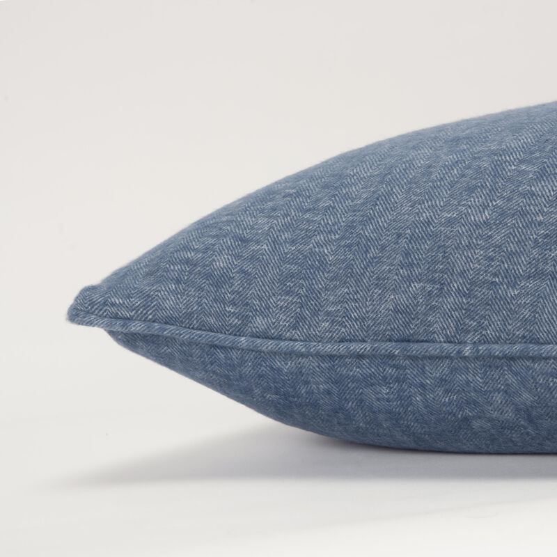 T14814 Pillow