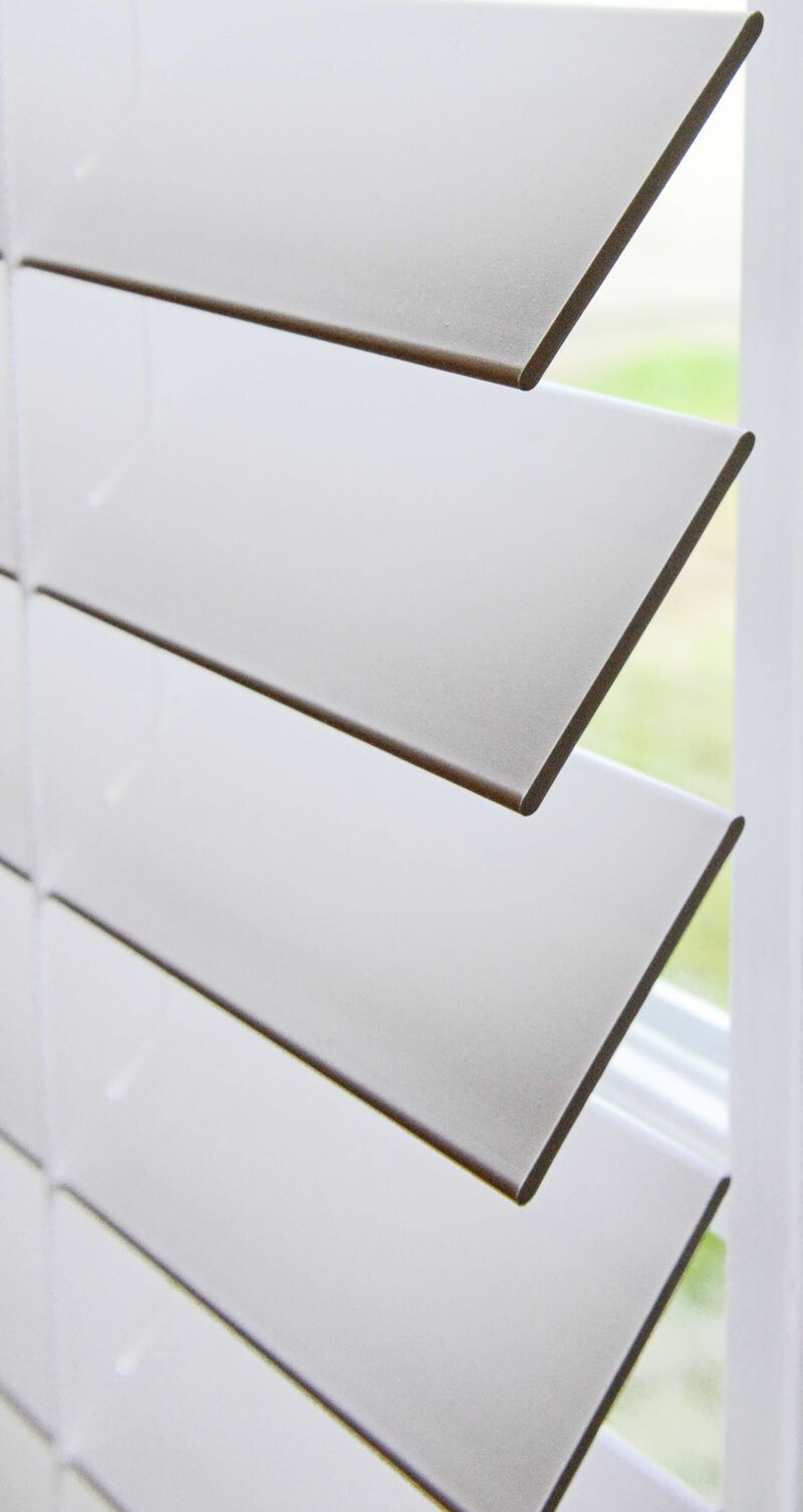 Linen Avenue Custom Cordless Faux Wood Blind White, Outside Mount