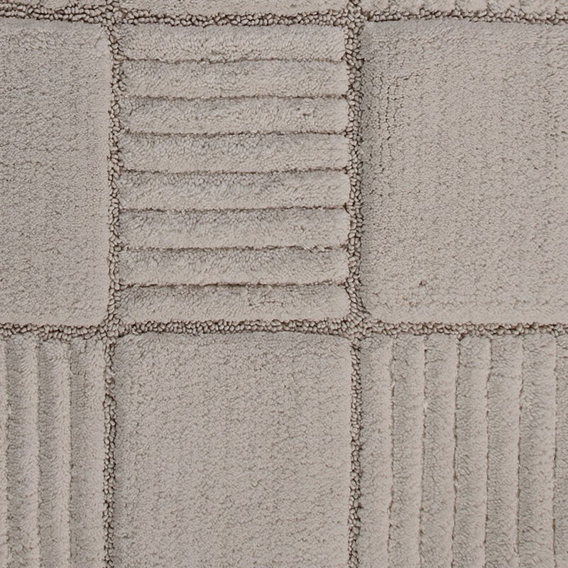 Knightsbridge Chakkar Board 220 GSF Non Skid Back Bath Rug 20 x 30 - Silver