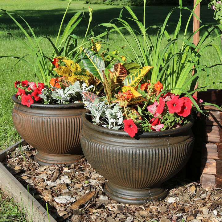 Sunnydaze Elizabeth Ribbed Urn Polyresin Planter