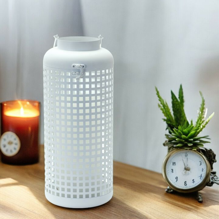 Candle Holder - Elegant Iron Frame for Stylish Candle Displays
