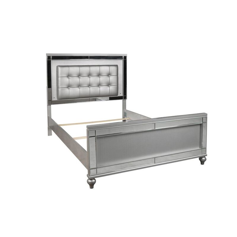 New Classic Furniture Furniture Contemporary Solid Wood 5/0 Queen Bed in Silver