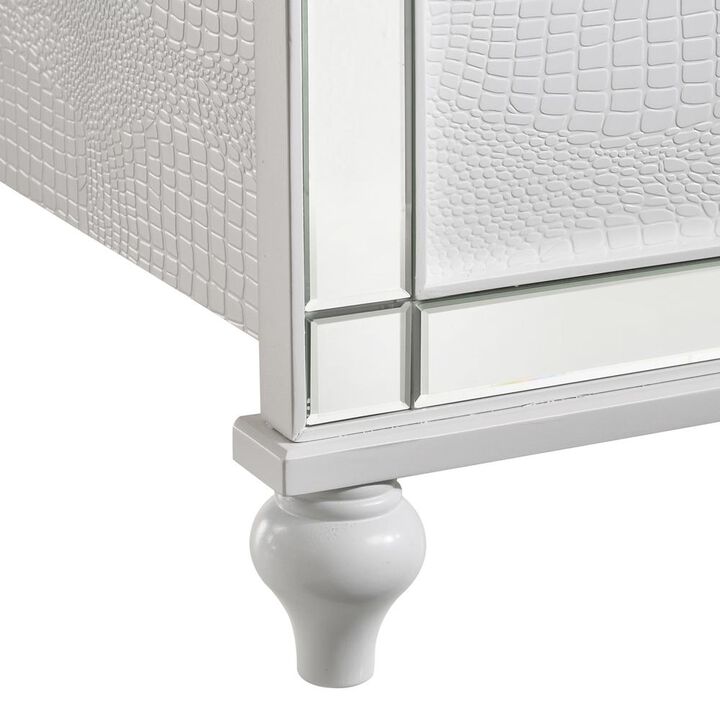 New Classic Furniture Furniture Valentine Solid Wood Queen Size Lighted Bed in White