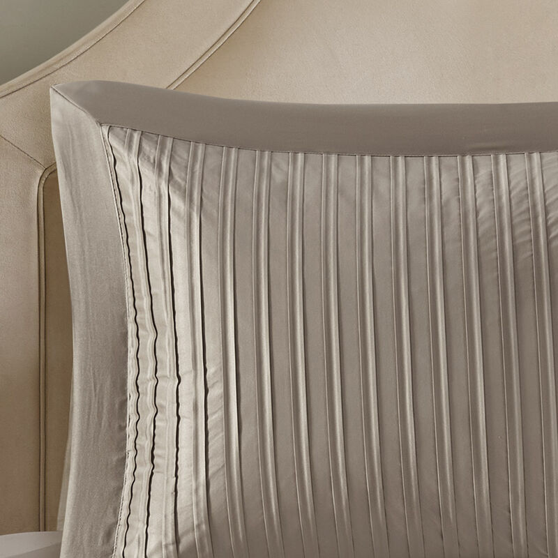 Gracie Mills Dolly Modern 7-Piece Comforter Set