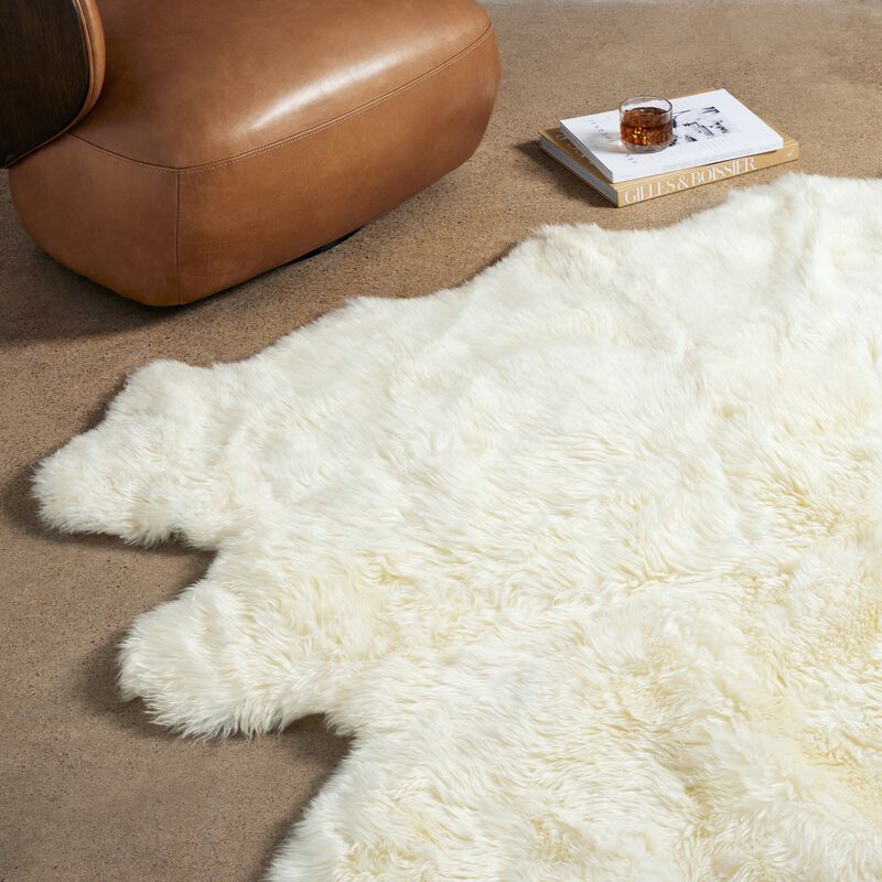 Lalo White Lambskin 5.75' x 5.75' Rug
