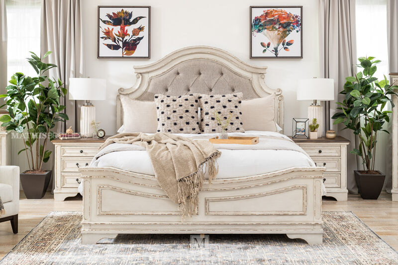 Realyn King Panel Bed
