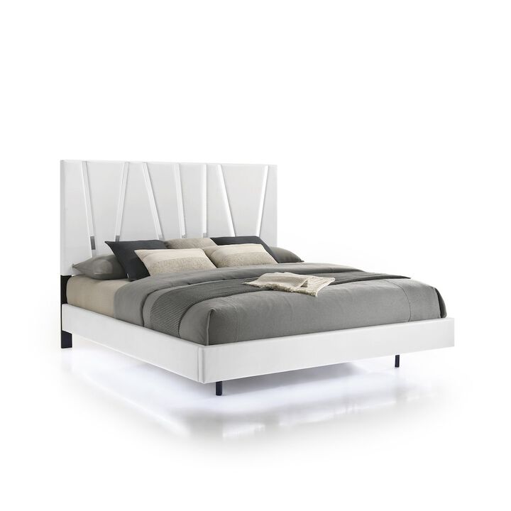 New Classic Furniture Europa Wood California King Bed, White